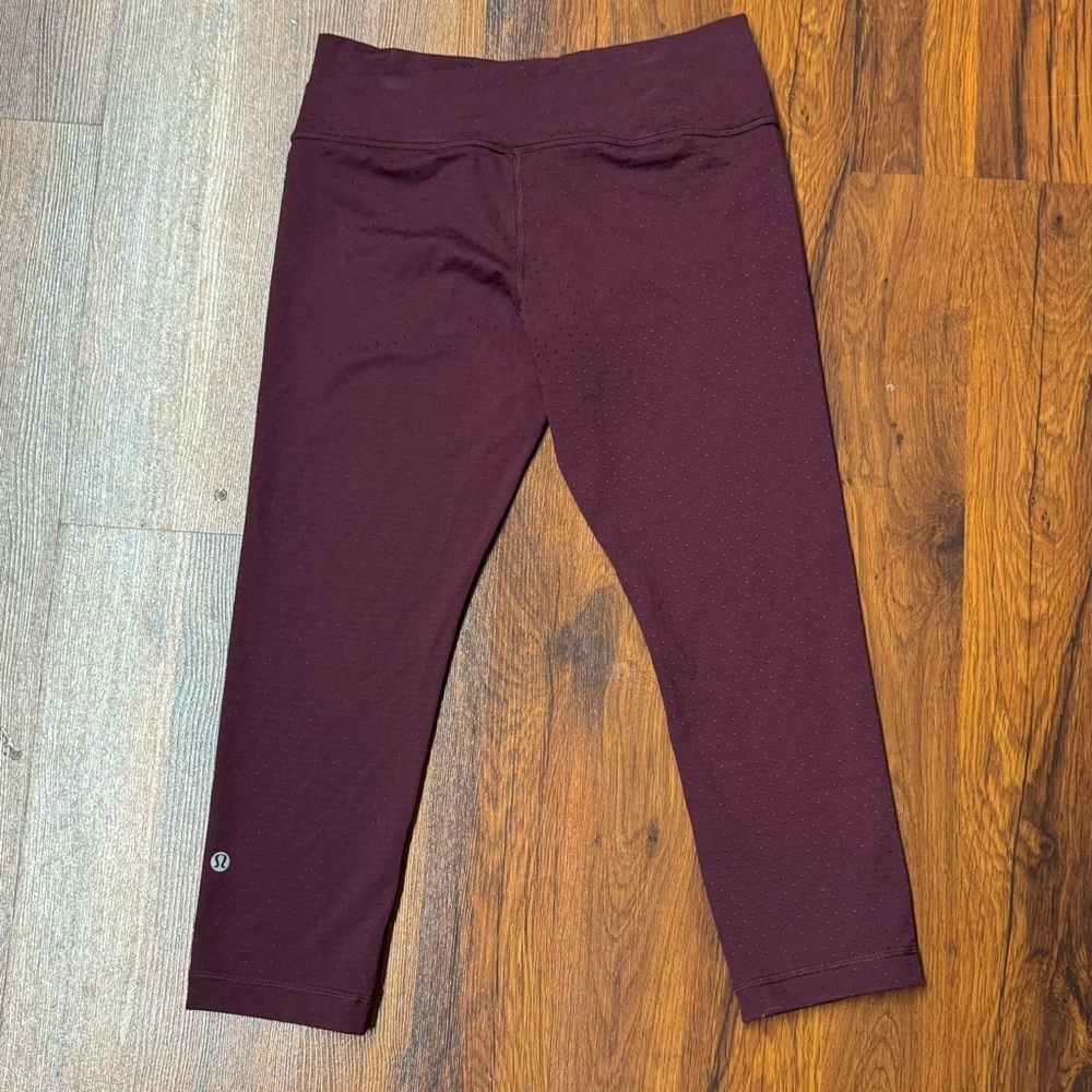 Lululemon Burgundy Dot Crop Leggings Size 4 - Picture 3 of 5